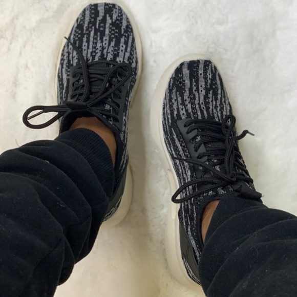 Flyknit Breathable Sneaker in Black/White Combo - Picture 3 of 5